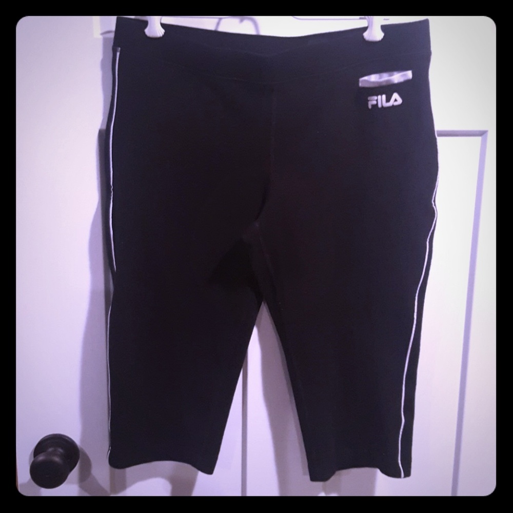 Crop exercise shorts